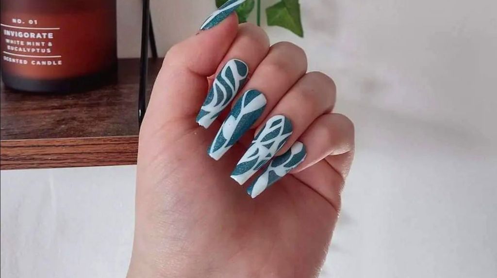 longer nails allow more creative nail art
